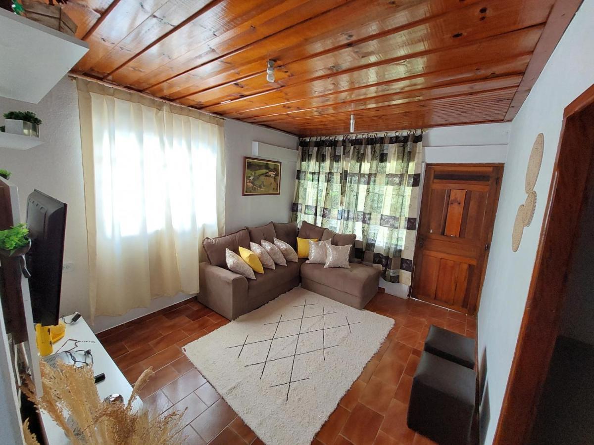 Casa Aconchegante Na Roca C/ Piscina/Churrasqueira กอนซัลวิซ ภายนอก รูปภาพ