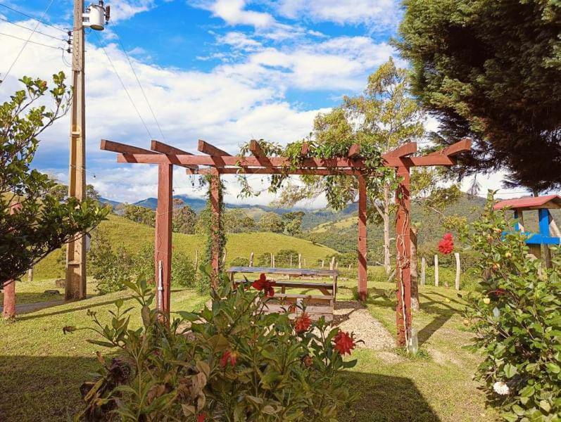 Casa Aconchegante Na Roca C/ Piscina/Churrasqueira กอนซัลวิซ ภายนอก รูปภาพ